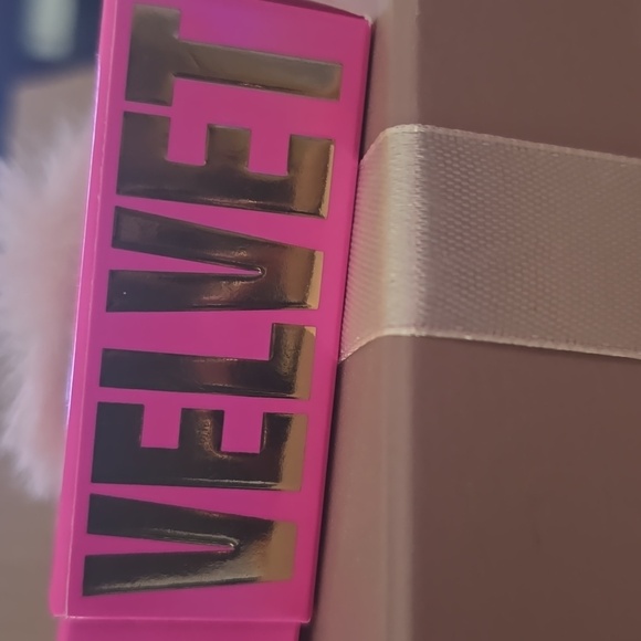 Always Faithful- Velvet Trap Lipstick - Jeffree Star - Picture 6 of 7